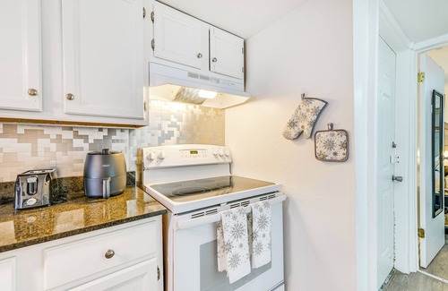 Albany Apartment | Prime Downtown Albany Apartment: Walkable & Family-Friendly!