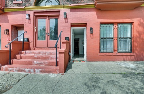 Albany Apartment | Prime Downtown Albany Apartment: Walkable & Family-Friendly!
