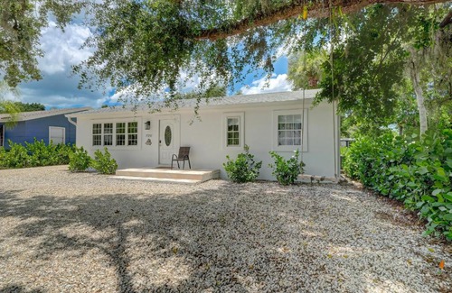 Bonita Springs House | Explore Downtown Bonita Springs from Our Pet-Friendly Haven