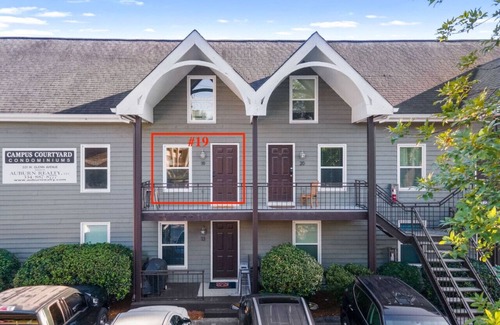Auburn Apartment | Modern Retreat Steps from Downtown Auburn with Great Amenities