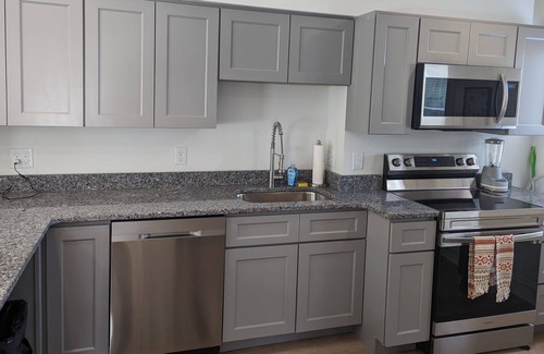 Dover House | Ideal Downtown Dover Retreat with Full Kitchen & Amenities