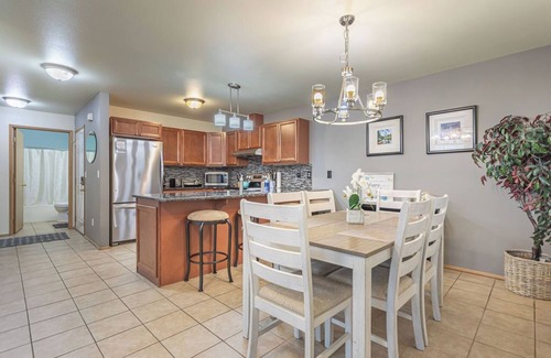 Downtown Leavenworth Condo | Walk to Town: Pet-Friendly Hotel with Pool & Spa Access