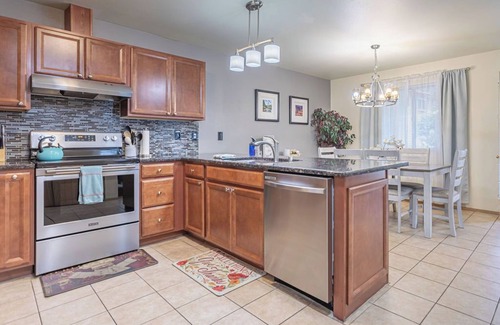 Downtown Leavenworth Condo | Walk to Town: Pet-Friendly Hotel with Pool & Spa Access