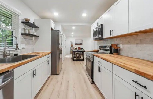 Alpharetta House | Stylish Retreat: Walk to DT Alph - Newly Renovated Stay