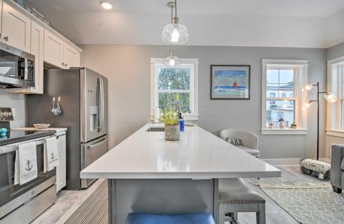 Charlevoix Apartment | Charming Charlevoix Townhome Just Steps from Lake Michigan