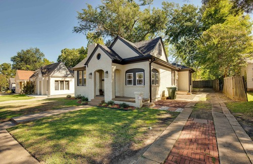 Tyler Cottage | Modern Tyler Tudor Home with Deck and Cozy Reading Room