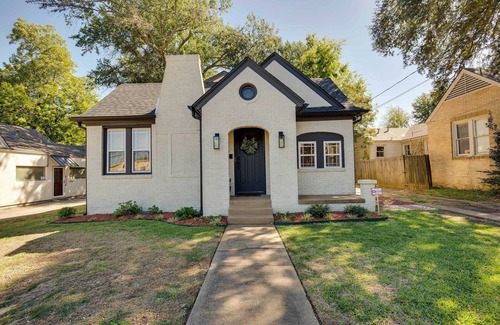 Tyler Cottage | Modern Tyler Tudor Home with Deck and Cozy Reading Room