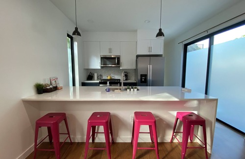 East Cesar Chavez House | Experience East Austin with Free Kayak Rentals & Dining