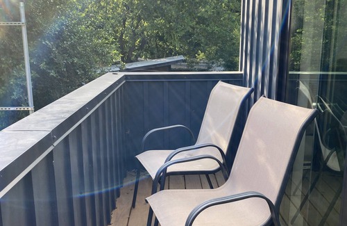 East Cesar Chavez House | Experience East Austin with Free Kayak Rentals & Dining