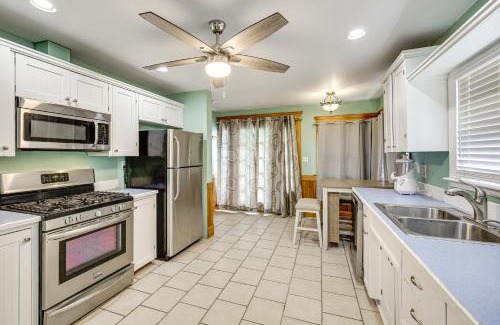 Puyallup House | Inviting Puyallup Home with Fireplace & Family-Friendly Amenities