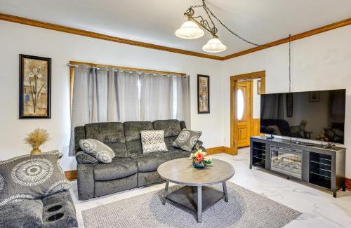 Puyallup House | Inviting Puyallup Home with Fireplace & Family-Friendly Amenities