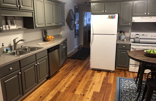 Downtown Charleston Apartment | Upper King Retreat: Walk to Everything with Ocean Views