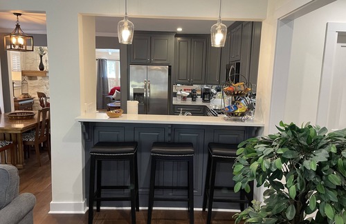 Athens House | Convenient Stay by Five Points Restaurants & UGA Stadium