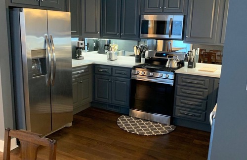 Athens House | Convenient Stay by Five Points Restaurants & UGA Stadium