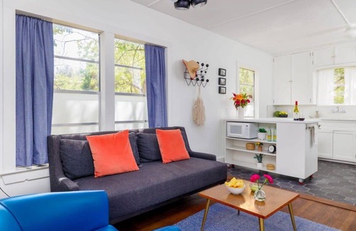 Hyde Park Apartment | Convenient Stay with Fast Wifi & Breakfast | Pastel Studio