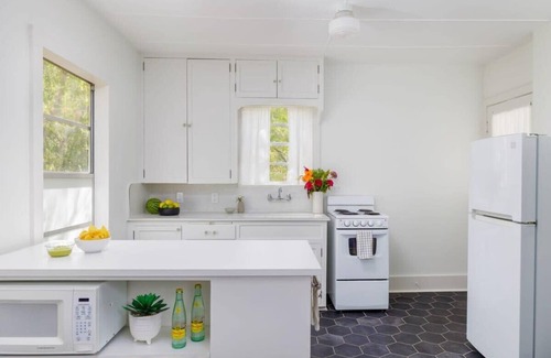 Hyde Park Apartment | Convenient Stay with Fast Wifi & Breakfast | Pastel Studio