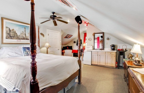 Faubourg Marigny Bed & Breakfast | Relax by the Pool Near French Quarter - 10/10 Guest Rating!