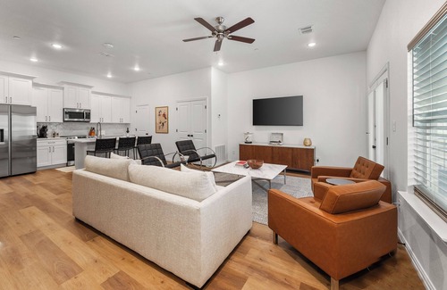Arlington House | Walk to Globe Life | Prime Location for Sharkira