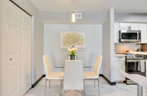 Indian Bayou Condo | Modern Condo in Destin: Steps from the Beach & Pool Access