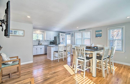 Teaticket House | Inviting East Falmouth House - Steps from Great Pond!