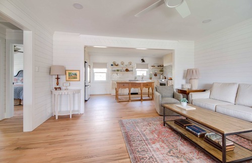Fredericksburg House | Ideal 2 Bedroom Cottage with Ocean View and Firepit