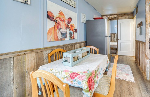Buchanan Dam Cottage | Relaxing Buchanan Dam Cottage - Steps from Beautiful Lake!