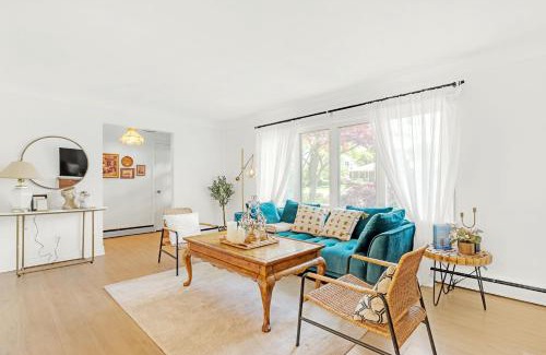 Historic Old Town Villa | Walk to Lake - Old Town Retreat