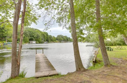 Ludington House | Walk to Lake Hamlin Cottage Near Boat Launch