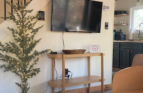 Chocorua Ski and Beach Cabin | Explore White Mountain: Swim, Kayak & Campfire Retreat