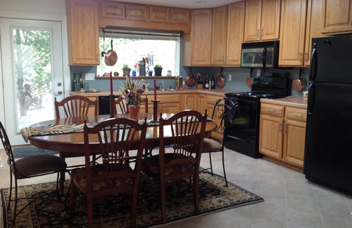 Douglas House | Idyllic Retreat: Walk to Lake Michigan & Saugatuck with Bikes