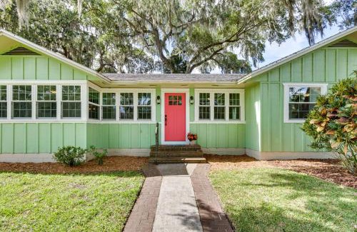 Mount Dora House | Idyllic Mount Dora Tropical Escape Near Lake Gertrude