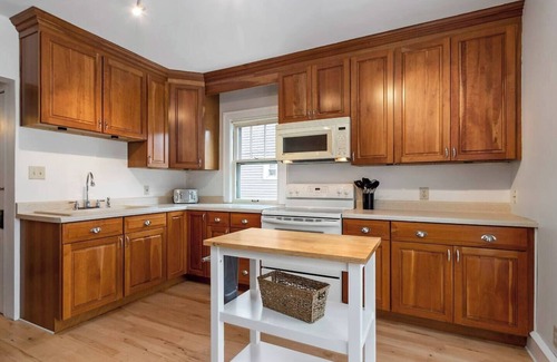 Appleton House | Prime Location Near Lawrence & Downtown with Fun Amenities