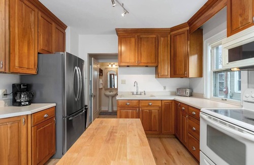 Appleton House | Prime Location Near Lawrence & Downtown with Fun Amenities