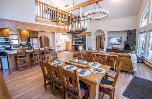 Angel Fire House | Rustic Chalet with Hot Tub & Views, Rated 10/10 by Guests