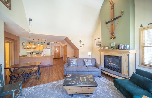 River Run Condo | Stylish Condo with Vaulted Ceilings near River Run