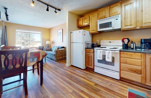 Angel Fire Condo | Cozy Bella Vista E1: Walk to Lifts with Scenic Views