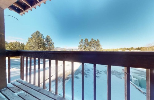 Angel Fire Condo | Cozy Bella Vista E1: Walk to Lifts with Scenic Views