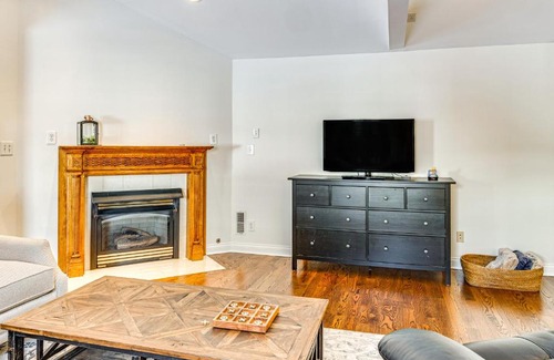 Zionsville House | Walk to Main St and Parks Zionsville Village Home