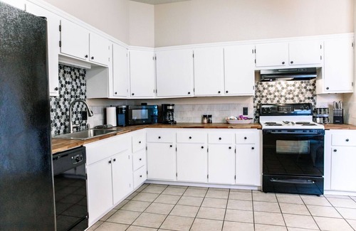 Canon City House | Discover a Family Home with Hot Tub near Main Street
