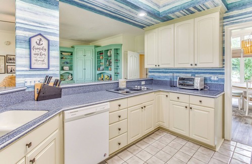Little River House | Walk to Marina: Pet-Friendly Little River Home!