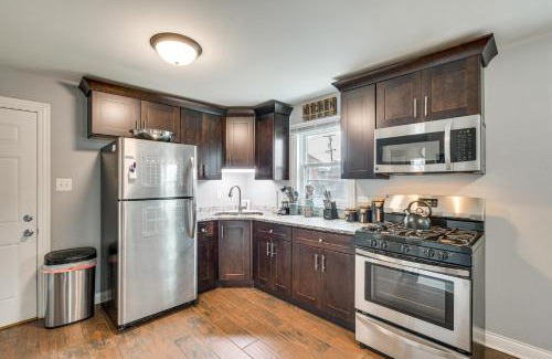 Blue Island Apartment | Pet-Friendly Blue Island Retreat Just 18 Mi from Chicago!