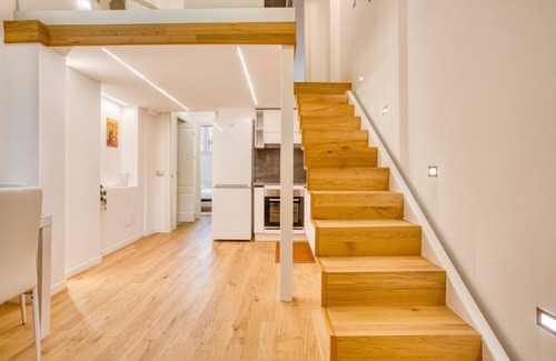 Porta Genova Apartment | Cozy 2-Bedroom Apartment Near Navigli with Breakfast