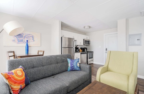 Chatham-Arch Apartment | Stylish Apartment | Steps from Nightlife & Top Attractions