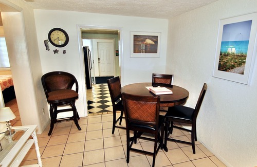 Laurel Villa | Walk to Nokomis Beach: Clean Retreat with Pool & Kitchen