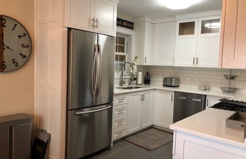 Harters Heights House | Step to Notre Dame: Family-Friendly Stays & Breakfast Included