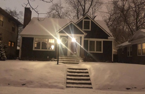 Harters Heights House | Step to Notre Dame: Family-Friendly Stays & Breakfast Included