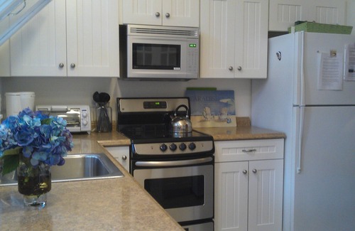 Wellfleet Cottage | Ideal Getaway Near Ocean Beach with WiFi & Bike Trails