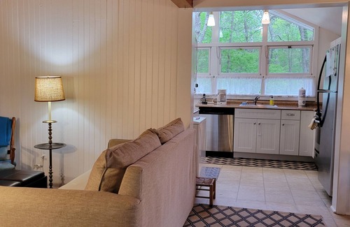 Wellfleet Cottage | Ideal Getaway Near Ocean Beach with WiFi & Bike Trails