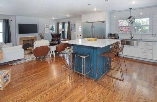 Norman House | Sunny Retreat: Walk to OU & Enjoy a Fantastic Backyard