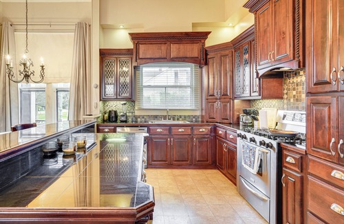 Jeanerette House | Walk to Parks & Cafes: Historic Jeanerette Home